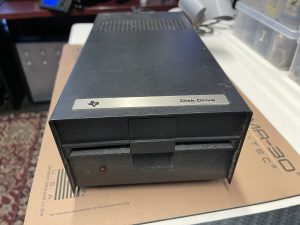 Read more about the article TI 99/4A PHP1850C External Floppy Drive